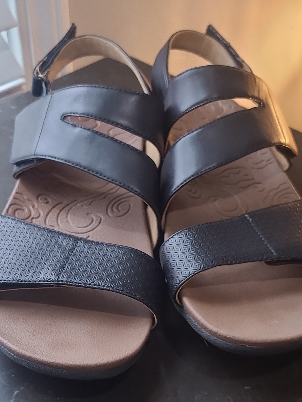 Rockport Women’s Black Strappy Sandals Faux Leather Hook & Loop Adjustable Sz 8M